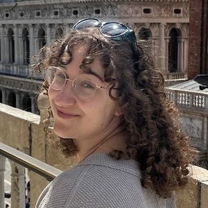 Meet your Posher, Nicole